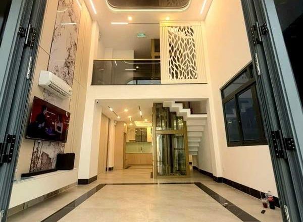 Không gian nhà phố nhiều tầng trên đường Nguyễn Văn Đậu, Bình Thạnh